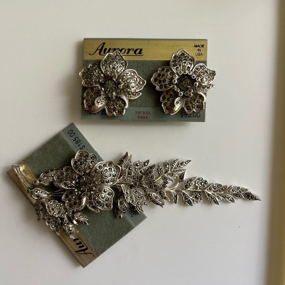 Aurora Vintage Floral Brooch with earrings – Large Silver Tone